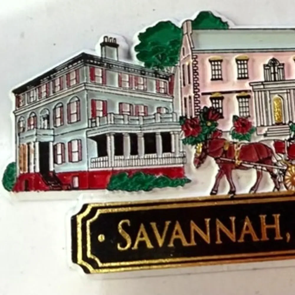 Savannah Georgia 3D Molded Rubber Magnet Historic Streetscape Carriage 3‑3/4